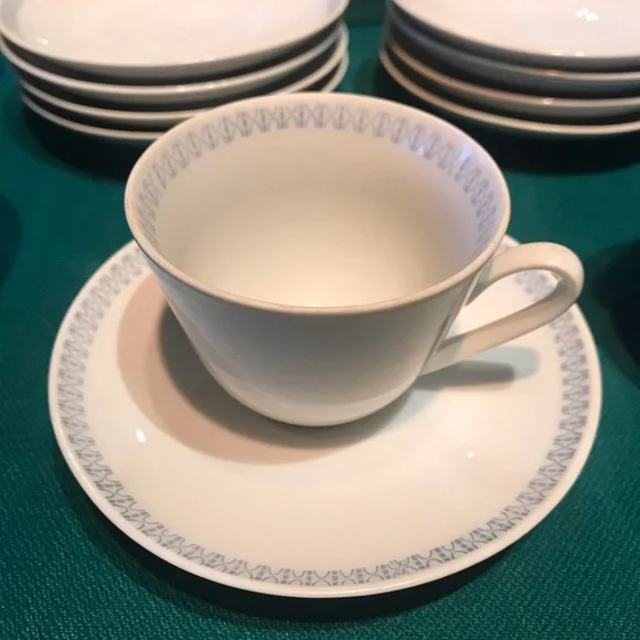 22pc Coffee/Tea Set w/a delicate blue trim design is made in Germany by Colditz - Picture 5 of 11